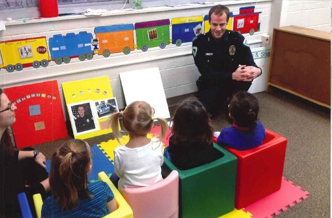 Officer Andrew Bruce Talks with Children at the UW