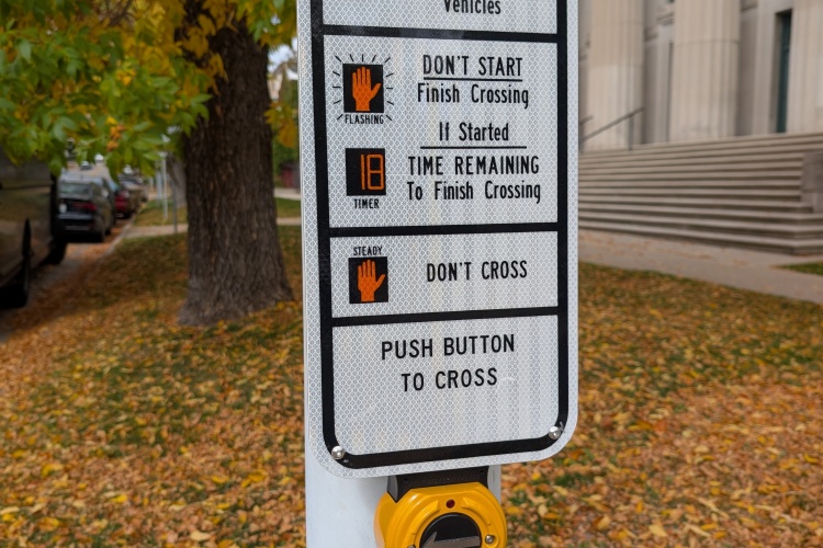 Accessible Pedestrian Signal sign with 'how to use' information and button. 