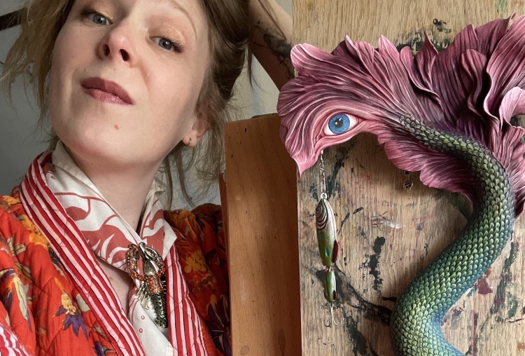 Portrait of Samantha Jane Mullen with her artwork