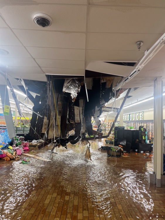 Water flows from collapsed roof into grocery store