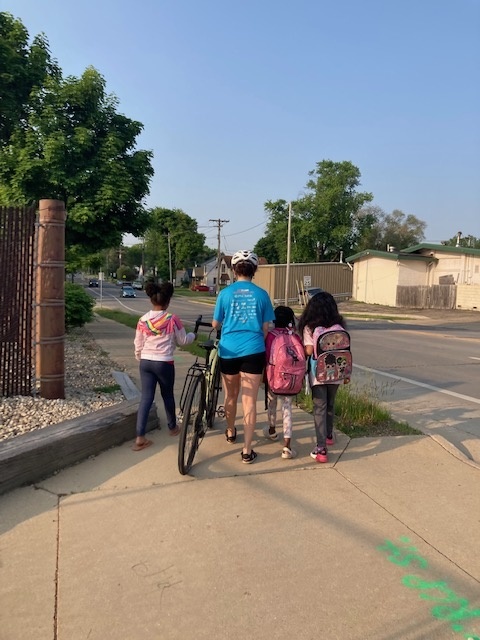 Hawthorne Elementary kids walking to school
