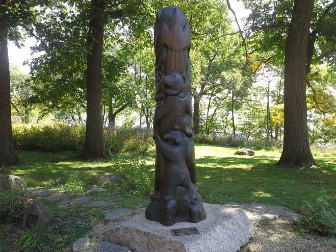 Memorial statue featuring a bear, cub, and bird.
