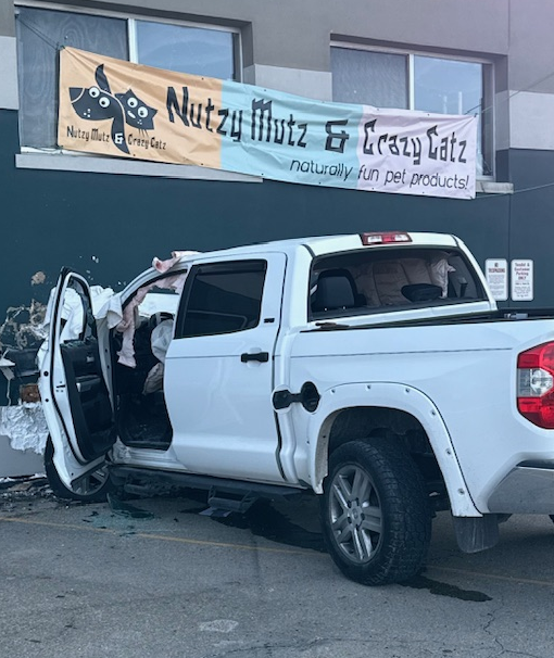 A truck crashed into a building and caused damage to the vehicle and building.
