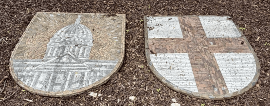A crest depicting the Wisconsin State Capitol next to a crest depicting the Freiburg flag