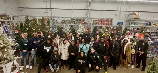 Shop with a Cop event photo of those in attendance