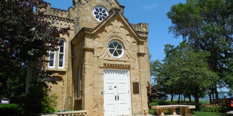 Synagogue building surrounded by trees. 